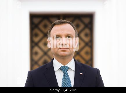 Kiew, Ukraine. 24. August 2016. Präsident der Republik Polen Andrzej Duda gesehen während seines Besuchs in der Ukraine Andrzej Sebastian Duda ist ein polnischer Rechtsanwalt und Politiker, der seit 2015 als Präsident von Polen tätig ist. Vor seiner Präsidentschaft wurde er von 2011 bis 2014 in den Sejm und von 2014 bis 2015 in das Europäische Parlament gewählt. Während der Krieg zwischen Russland und der Ukraine über einen Monat andauert, hat der polnische Präsident Andrzej Duda behauptet, dass die ukrainischen Streitkräfte nur Waffen und mehr Waffen zur Verteidigung ihrer Nation benötigen. Er erklärte, dass Kriminelle als ''Kriminelle'' und t bezeichnet werden müssen Stockfoto