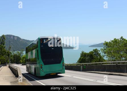 Ein Doppeldeckerbus nach Cheung Sha (von Tung Chung) in Lantau, Hongkong. Stockfoto