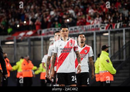 Buenos Aires, Argentinien. 13. April 2022. River Plate-Spieler, die vor dem Copa CONMEBOL Libertadores-Spiel 2022 zwischen River Plate und Fortaleza im Estadio Monumental Antonio Vespucio Liberti gesehen wurden. Endergebnis; River Plate 2:0 Fortaleza. Kredit: SOPA Images Limited/Alamy Live Nachrichten Stockfoto