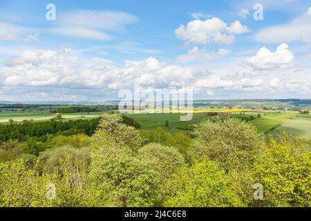 Blick über die Landschaft mit Feldern auf der Ebene Stockfoto