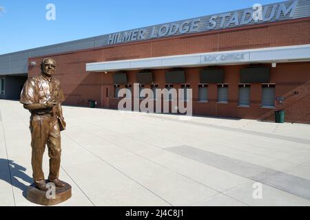 Eine Statue des ehemaligen Mt. San Antonio College Coach Hilmer Lodge am Mt. SAC, Mittwoch, 13. April 2022, in Walnut, Kalif. Stockfoto