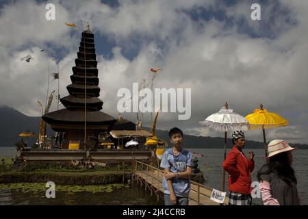 Ulun Danu Bratan Wassertempel am Bratan See, Bedugul, Tabanan, Bali, Indonesien. Stockfoto