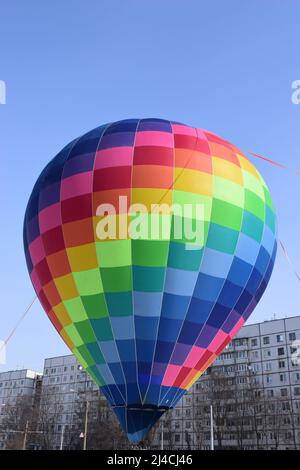 Bunte Heißluftballons während der Airshow. Heißluftballon beim Ballonfestival Stockfoto
