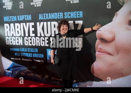 Meal, Deutschland. 12. April 2022. Schauspielerin Meltem KAPTAN, Filmpremiere RABIYE KURNAZ GEGEN GEORGE W. BUSH in der Lichtburg in Essen, 12. April 2022. Kredit: dpa/Alamy Live Nachrichten Stockfoto