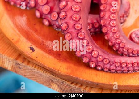 kraken-Tentakeln, die in Galicien im Pulpo-a-Feira-Stil zubereitet werden Stockfoto