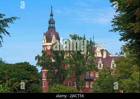 Das Neue Muskau-Schloss im Stil der Neorenaissance, 1866, Prinz-Pueckler-Park in Bad Muskau, Oberlausitz, Sachsen, Deutschland Stockfoto