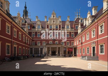 Innenhof des Neuen Muskau-Schlosses im Neorenaissance-Stil, 1866, Prinz-Pueckler-Park in Bad Muskau, Oberlausitz, Sachsen, Deutschland Stockfoto