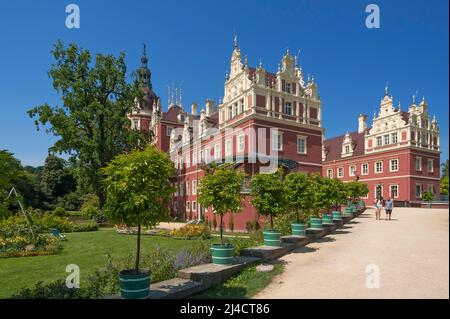 Das Neue Muskau-Schloss im Stil der Neorenaissance, 1866, Prinz-Pueckler-Park in Bad Muskau, Oberlausitz, Sachsen, Deutschland Stockfoto