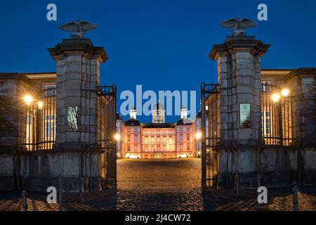 Schloss Bensberg am Abend, Althoff Grandhotel, fünf-Sterne-Hotel, Bergisch Gladbach, Bergisches Land, Nordrhein-Westfalen, Deutschland Stockfoto