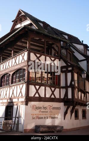 Restaurant La maison des Tanneurs in der Altstadt von Straßburg, UNESCO-Weltkulturerbe, Stadtteil La Petite France, Straßburg, Bas-Rhin (67), Gras Stockfoto