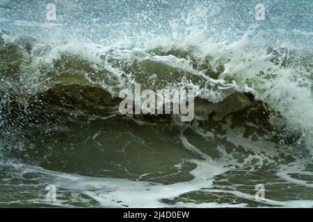 Alle zehn Jahre kommt es zu einem Sturm mit sieben Punkten. Kataklysmen und Wetterphänomene auf See, Stürme und Hurrikane im Herbst Stockfoto