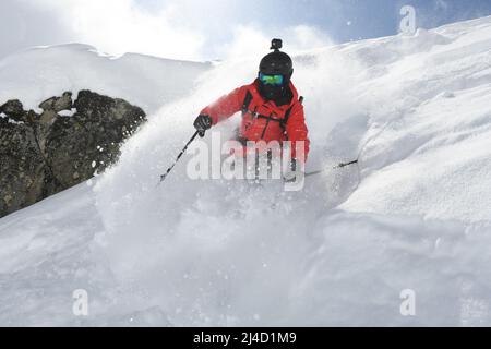 Tief in das Pulver Stockfoto