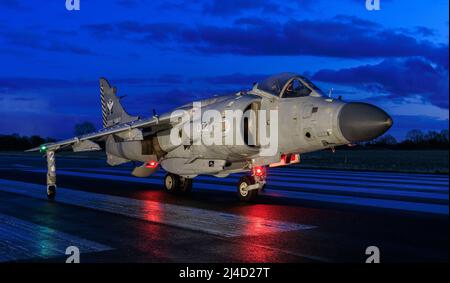 Ex Royal Navy Sea Harrier FA2 in der RAF Church Fenton, Yorkshire, Großbritannien Stockfoto