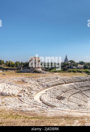 Das Müllerhaus im archäologischen Park von Neapolis in Syrakus Sizilien und Teil des berühmten griechischen Theaters. Stockfoto