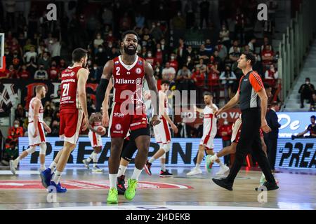 Varese, Italien. 13. April 2022. Corey Davis Jr #2 von Allianz Pallacanestro Trieste reagiert während des italienischen Basketballs LBA Lega Basket Auf Ein Spiel in der regulären Saison 2021/22 zwischen OpenJobMetis Varese und Allianz Pallacanestro Trieste in der Enerxenia Arena, Varese. Endnote | Varese 76 - 92 Trieste (Foto von Fabrizio Carabelli/SOPA Images/Sipa USA) Quelle: SIPA USA/Alamy Live News Stockfoto