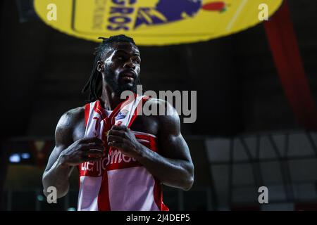 Anthony Beane #7 von Pallacanestro Varese OpenJobMetis schaut während des italienischen Basketballs LBA Lega Basket Ein 2021/22-Match in der regulären Saison zwischen OpenJobMetis Varese und Allianz Pallacanestro Trieste in der Enerxenia Arena, Varese, an. Endnote | Varese 76 - 92 Trieste (Foto von Fabrizio Carabelli / SOPA Images/Sipa USA) Stockfoto