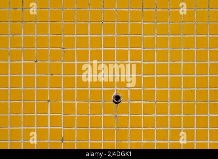 Alte gelbe Kachel Wand Textur Hintergrund Stockfoto