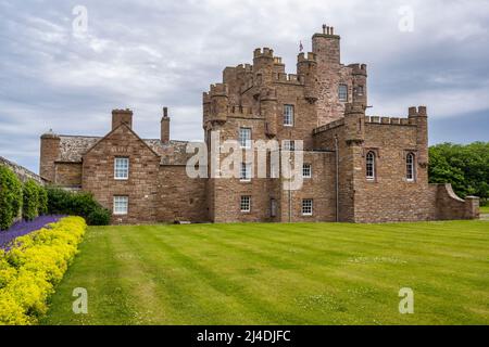 Außenansicht des Castle of Mey in Caithness an der Nordküste Schottlands, Großbritannien Stockfoto