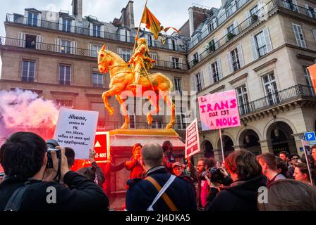 Paris, Frankreich., Französische LGBT-Gruppe, Act Up Paris, Jugendliche protestieren gegen die extrem rechte politische Partei, die Nationale Front, an der Jeanne d'Arc Statue, 1/10/2013 Stockfoto