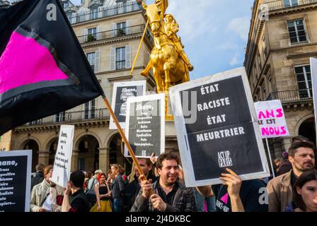 Paris, Frankreich., Französische LGBT-Gruppe, Act Up Paris, Jugendliche protestieren gegen die extrem rechte politische Partei, die Nationale Front, an der Jeanne d'Arc Statue, 1/10/2013 Stockfoto