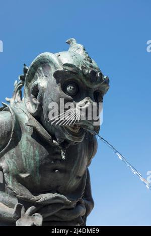 Bronzener Brunnen der Meeresmonster (Fontane dei Mostri Marini) von Pietro Tacca auf der Piazza Santissima Annunziata Florenz Italien Stockfoto