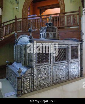 Palanquin aus Holz aus osmanischer Zeit, Koptisches Museum, Kairo, Ägypten Stockfoto