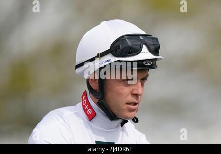 Jockey Ray Dawson am dritten Tag des Craven Meetings bet365 auf der Newmarket Racecourse, Newmarket. Bilddatum: Donnerstag, 14. April 2022. Stockfoto