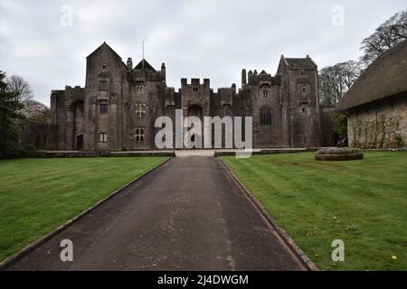 Schlendern in Compton Castle. Stockfoto