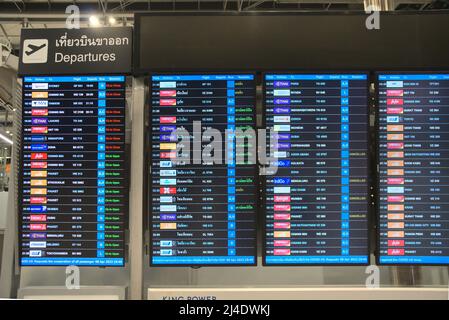 Flugplaninformationsleiste im Suvarnabhumi Bangkok International Airport Terminal. Stockfoto