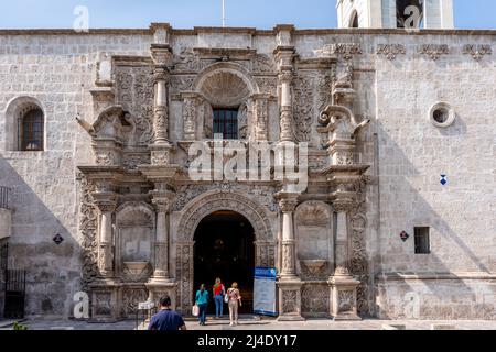 Die Kirche Von San Agustin, Arequipa, Region Arequipa, Peru. Stockfoto