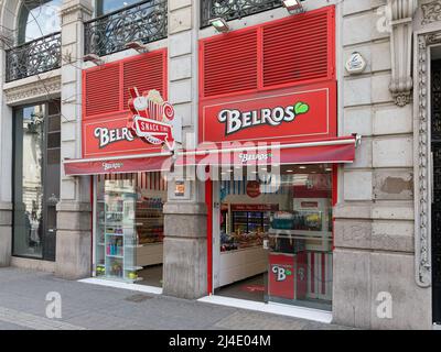 VALENCIA, SPANIEN - 14. APRIL 2022: Belros ist eine spanische Süßigkeitengeschäft- und Snackkette Stockfoto