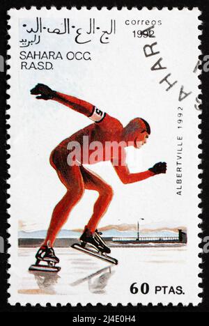 SAHARA - UM 1992: Eine in der Arabischen Demokratischen Republik Sahraui gedruckte Marke zeigt Speed Skating, Olympische Winterspiele 1992, Albertville, um 1992 Stockfoto