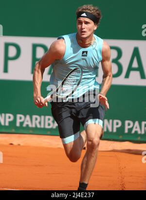 Alexander Zverev aus Deutschland während des Rolex Monte-Carlo Masters 2022, ATP Masters 1000 Tennisturniers am 14. April 2022 im Monte-Carlo Country Club, Monaco. Foto von Laurent Lairys/ABACAPRESS.COM Stockfoto