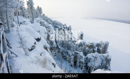 Lena säulte im Winter am Ufer des Lena-Flusses Yakutia Stockfoto