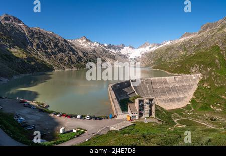 Oberaarsee, Schweiz - 13. August 2021: Der Oberaarsee ist der höchste Stausee im Quellgebiet der Aare des Kantons Bern in der Schweiz Stockfoto