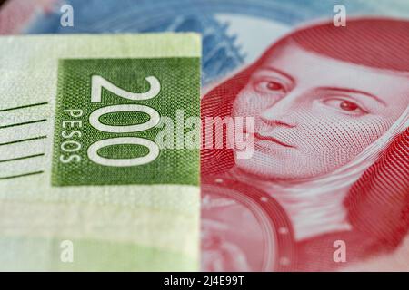 Mexikanisches Geld, 100 und 200 Pesos Banknoten, Nahaufnahme, Finanzkonzept Stockfoto