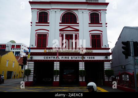 GEORGE TOWN, MALASIA – 31. JANUAR 2020 traditionelle Feuerwache im historischen Zentrum der Stadt Stockfoto