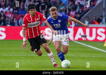 EINDHOVEN, NIEDERLANDE - 14. APRIL: Kiernan Dewsbury-Hall of Leicester City während der UEFA Conference League Quarter-Finals, Second Leg Match zwischen PSV Eindhoven und Leicester City im Phillips Stadion am 14. April 2022 in Eindhoven, Niederlande (Foto: Jeroen Meuwsen/Orange Picters) Stockfoto