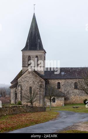 Katholische Kirche Eglise Saint Medard in Verteuil sur Charente, Wintertag, Frankreich Stockfoto