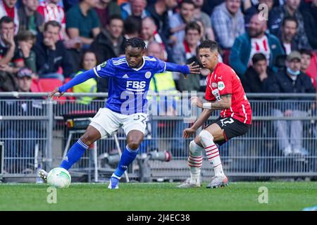 EINDHOVEN, NIEDERLANDE - 14. APRIL: Ademola Lookman of Leicester City während der UEFA Conference League Quarter-Finals, Second Leg Match zwischen PSV Eindhoven und Leicester City im Phillips Stadion am 14. April 2022 in Eindhoven, Niederlande (Foto: Jeroen Meuwsen/Orange Picters) Stockfoto