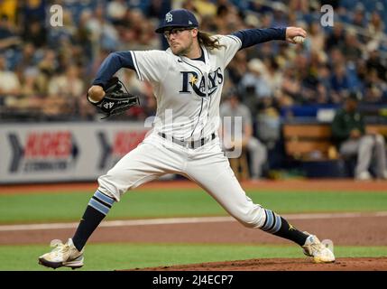 St. Petersburg, Usa. 14. April 2022. Der Tampa Bay Rays-Starter Josh Fleming spielt am Donnerstag, den 14. April 2022, beim zweiten Ausgehen eines Baseballspiels im Tropicana Field in St. Petersburg, Florida, gegen die Oakland Athletics. Foto von Steve Nesius/UPI Credit: UPI/Alamy Live News Stockfoto