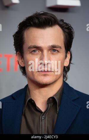 London, Großbritannien. 14. April 2022. Rupert Friend bei der Weltpremiere von Anatomy of a Scandal auf dem Curzon Mayfair in London. Bilddatum: Donnerstag, 14. April 2022. Bildnachweis sollte lauten: Matt Crossick/Empics/Alamy Live News Stockfoto