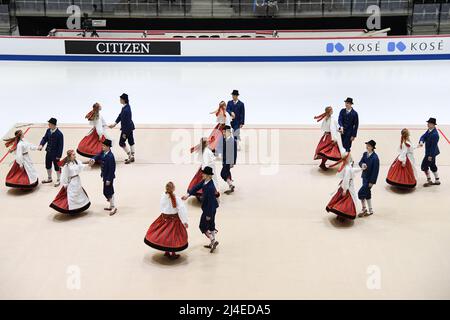 Tallinn, Estland. 14. April 2022. Eröffnungszeremonie bei den ISU-Junioren-Eiskunstlauf-Weltmeisterschaften 2022 in der Tondiraba Ice Hall, am 14. April 2022 in Tallinn, Estland. Quelle: Raniero Corbelletti/AFLO/Alamy Live News Stockfoto