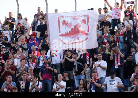 Bergamo, Italien. 14. April 2022. Die Fans von RB Leipzig werden während des UEFA Europa League Quarter Final Leg Two-Spiels zwischen Atalanta BC und RB Leipzig am 14. April 2022 im Gebisstadion in Bergamo, Italien, gesehen. Quelle: Marco Canoniero/Alamy Live News Stockfoto