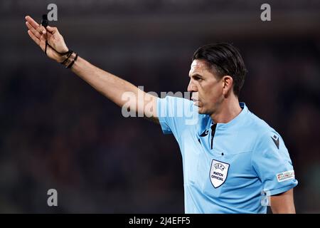 PRAG - Schiedsrichter Deniz Aytekin beim Viertelfinale der Conference League zwischen Slavia Prag und Feyenoord im Sinobo-Stadion am 14. April 2022 in Prag, Tschechien. ANP MAURICE VAN STEEN Stockfoto