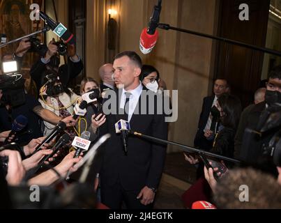 Mailand, Italien. 09. April 2022. Mailand, Italien der Palazzo Marino "gemeinsam für die Ukraine" mit Andrij Schevchenko und dem Bürgermeister von Mailand Giuseppe Sala stellt die Initiative eines Callcenters auf Ukrainisch für die Kriegsflüchtlinge vor. Im Bild: Andrij Shevchenko Kredit: Unabhängige Fotoagentur/Alamy Live News Stockfoto