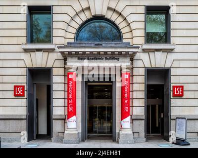 LSE London - London School of Economics New Academic Building at 54 Lincoln's Inn Fields, London - LSE ist Teil der University of London. Stockfoto