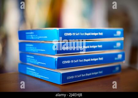 Covid-Kits für laterale Durchflussmessungen Stockfoto