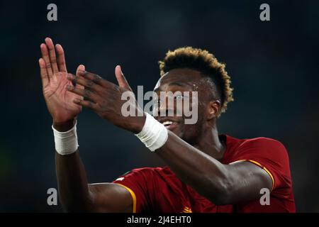 Rom, Italien. 14. April 2022. ROM, ITALIEN - 14.04.2022: TAMMY ABRAHAM (AS ROMA) während des UEFA Conference League Quarter Final Leg One Match zwischen FK Bodo/Glimt und dem Olympiastadion in Rom am 14. April. Kredit: Unabhängige Fotoagentur/Alamy Live Nachrichten Stockfoto