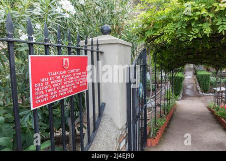 Plakette am Eingang zum Trafalgar Friedhof, Gibraltar Stockfoto